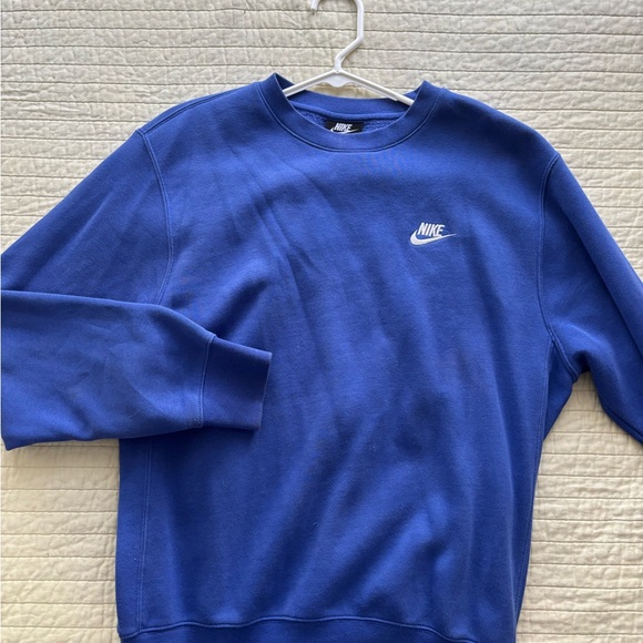 Nike Men's Crewneck in Royal Blue - Picture 1 of 2